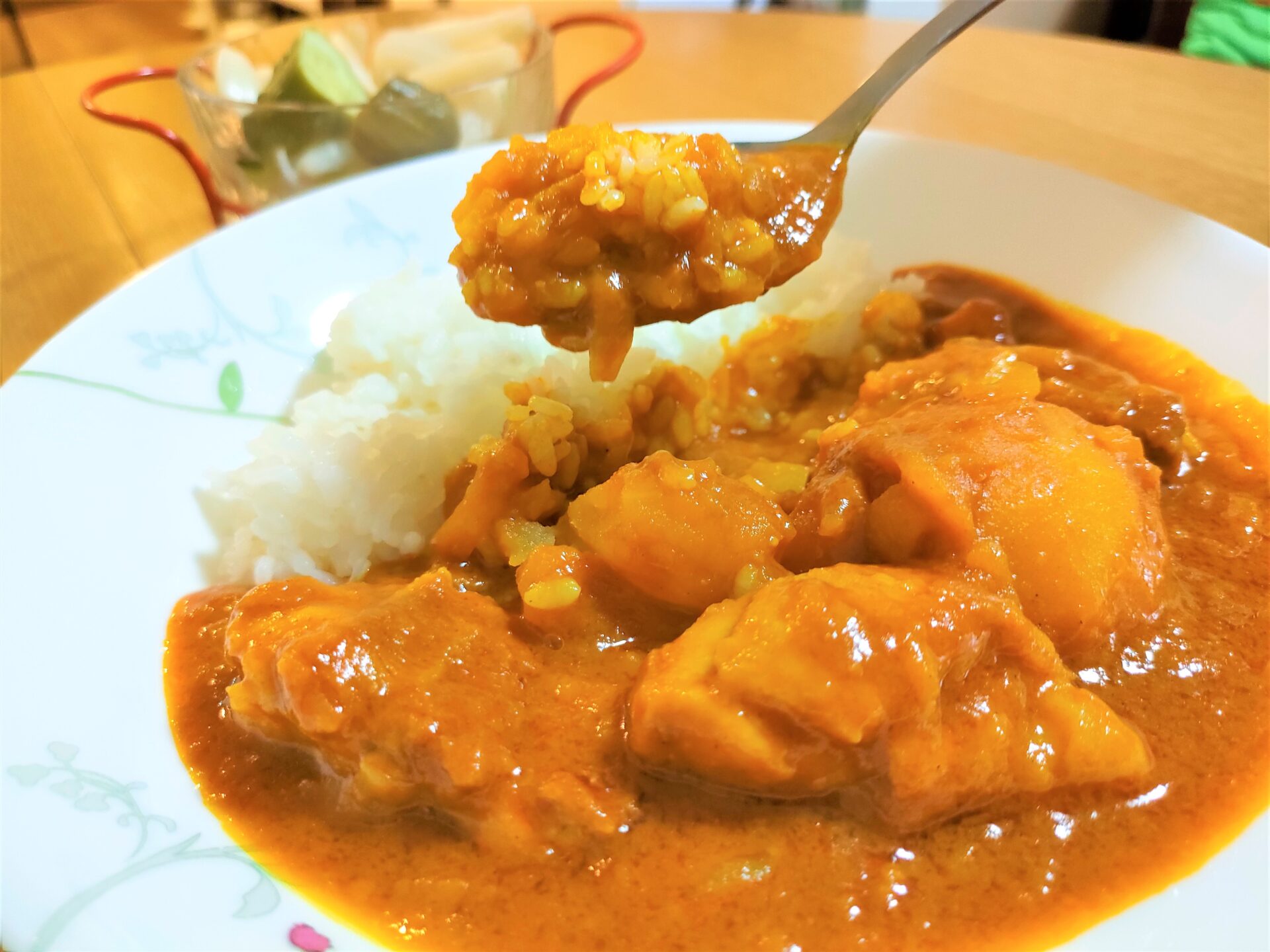 チキンカレー（スパイシーでも辛くない）